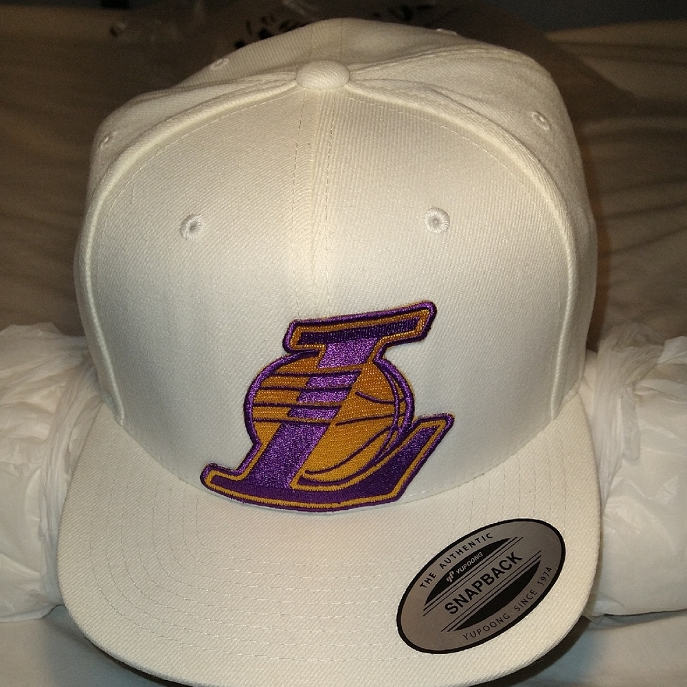 The Classic White and Purple Hat Snapback   New.